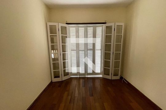 Quarto 1 de casa de condomínio para alugar com 4 quartos, 326m² em Granja Vianna cotia, Cotia