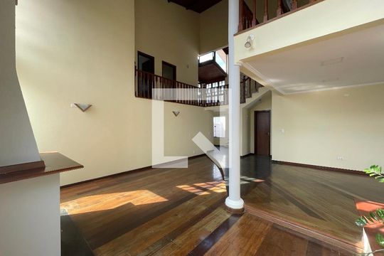 Sala 1 de casa de condomínio para alugar com 4 quartos, 326m² em Granja Vianna cotia, Cotia