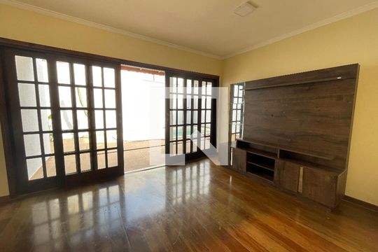Sala 2 de casa de condomínio para alugar com 4 quartos, 326m² em Granja Vianna cotia, Cotia