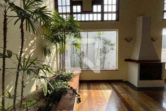 Sala 1 de casa de condomínio para alugar com 4 quartos, 326m² em Granja Vianna cotia, Cotia