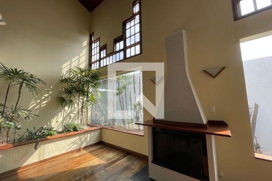 Sala 1 de casa de condomínio para alugar com 4 quartos, 326m² em Granja Vianna cotia, Cotia