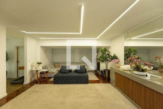 Sala  de casa à venda com 3 quartos, 360m² em Brooklin, São Paulo