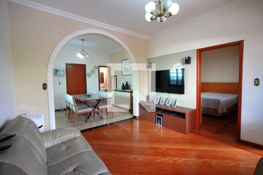 Sala de casa à venda com 5 quartos, 300m² em Pompéia, Belo Horizonte