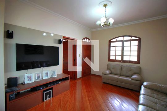 Sala de casa à venda com 5 quartos, 300m² em Pompéia, Belo Horizonte