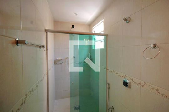 Banheiro da Suíte de casa à venda com 5 quartos, 300m² em Pompéia, Belo Horizonte