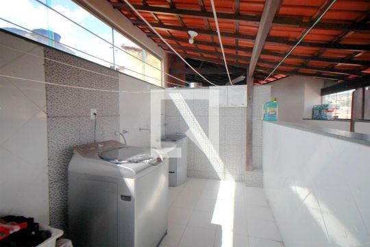 Área de Serviço de casa à venda com 5 quartos, 300m² em Pompéia, Belo Horizonte
