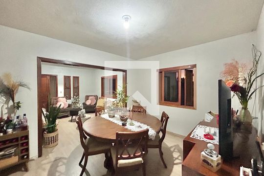 Sala de casa à venda com 4 quartos, 90m² em Feitoria, São Leopoldo