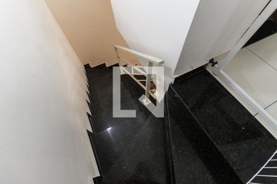 Escada de casa de condomínio à venda com 2 quartos, 62m² em Vila Progresso (zona Leste), São Paulo