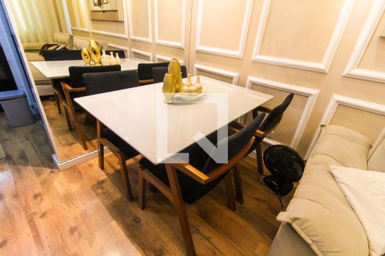 Sala de casa de condomínio para alugar com 2 quartos, 70m² em Parada Xv de Novembro, São Paulo
