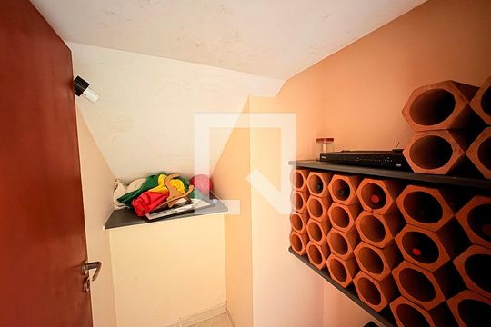 Espaço salão do andar inferior de casa de condomínio à venda com 5 quartos, 1000m² em Chácara Malota, Jundiaí