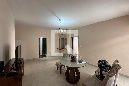 Casa para alugar com 4 quartos, 360m² em Alto Caiçaras, Belo Horizonte