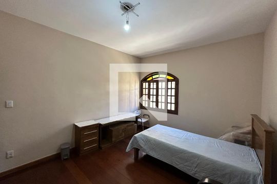 Casa para alugar com 4 quartos, 360m² em Alto Caiçaras, Belo Horizonte