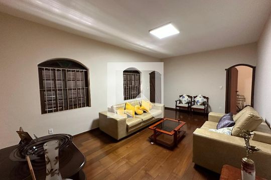 Casa para alugar com 4 quartos, 360m² em Alto Caiçaras, Belo Horizonte