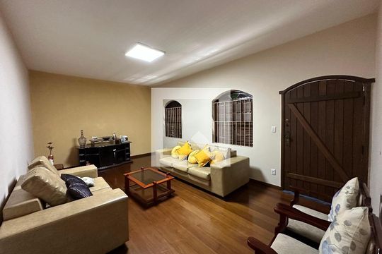 Casa para alugar com 4 quartos, 360m² em Alto Caiçaras, Belo Horizonte
