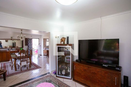 Sala de TV de casa à venda com 4 quartos, 282m² em Centro, Diadema