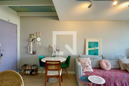 Sala de apartamento para alugar com 1 quarto, 60m² em Pinheiros, São Paulo