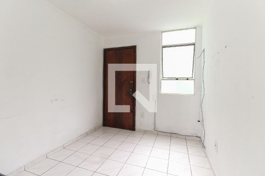 Sala de apartamento para alugar com 3 quartos, 75m² em Itaquera Ii/iii, São Paulo