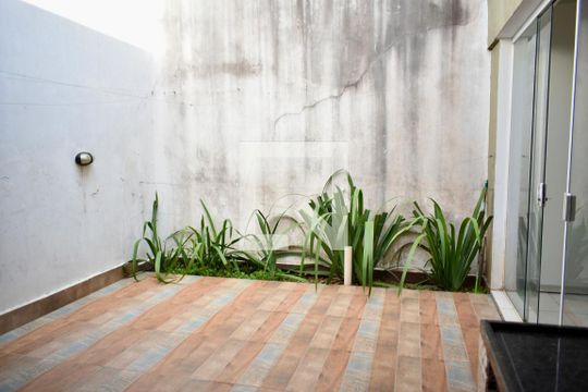 Área externa de casa para alugar com 3 quartos, 350m² em Vila Mariana, São Paulo