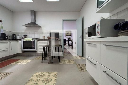 Casa à venda com 3 quartos, 300m² em Cidade São Francisco, São Paulo