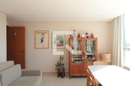 Sala de apartamento à venda com 2 quartos, 75m² em Itapoã, Belo Horizonte