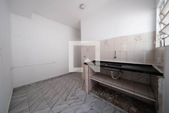 Cozinha de casa para alugar com 1 quarto, 70m² em Vila Uniao (zona Leste), São Paulo