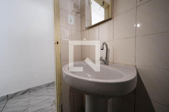 Banheiro de casa para alugar com 1 quarto, 70m² em Vila Uniao (zona Leste), São Paulo