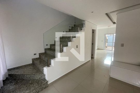 Sala de casa de condomínio para alugar com 3 quartos, 159m² em Jardim Rebelato, Cotia