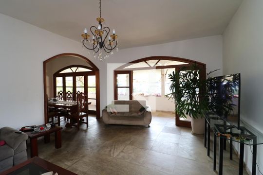 Sala de casa para alugar com 5 quartos, 500m² em Pitangueiras, Rio de Janeiro
