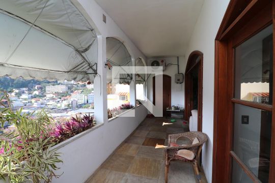 Varanda de casa para alugar com 5 quartos, 500m² em Pitangueiras, Rio de Janeiro