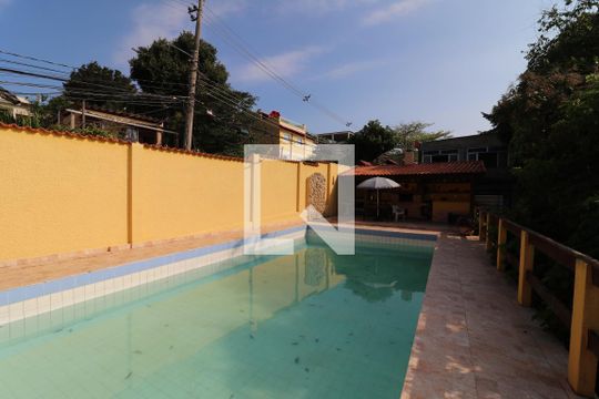 Área da piscina de casa para alugar com 5 quartos, 500m² em Pitangueiras, Rio de Janeiro
