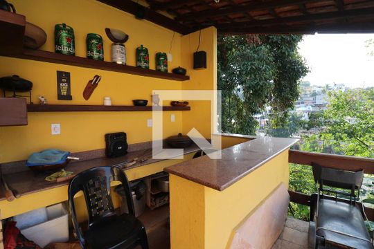 Área da piscina de casa à venda com 5 quartos, 500m² em Pitangueiras, Rio de Janeiro