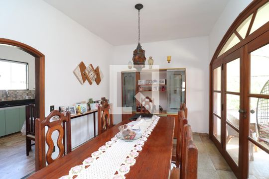 Sala de casa para alugar com 5 quartos, 500m² em Pitangueiras, Rio de Janeiro