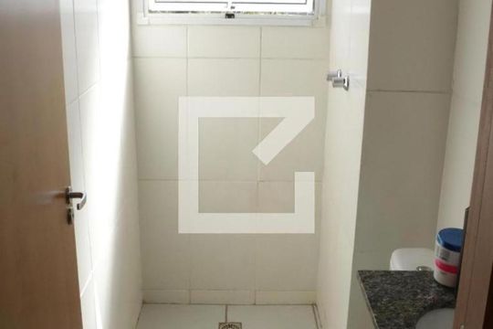 Banheiro de apartamento para alugar com 2 quartos, 47m² em Vila Bandeirantes, Nova Iguaçu
