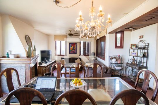 Sala de casa à venda com 3 quartos, 800m² em Vila Assunção, Porto Alegre