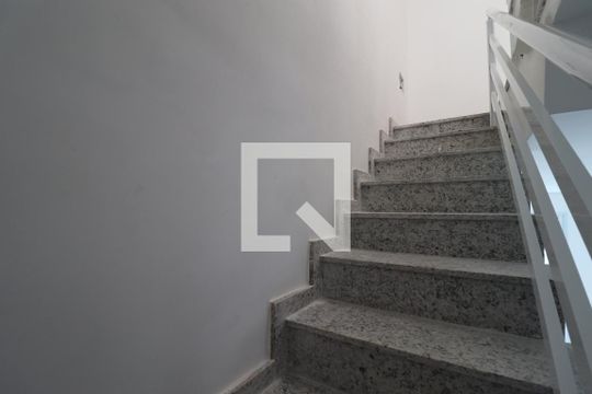 Escada de casa de condomínio à venda com 3 quartos, 127m² em Vila Metalúrgica, Santo André