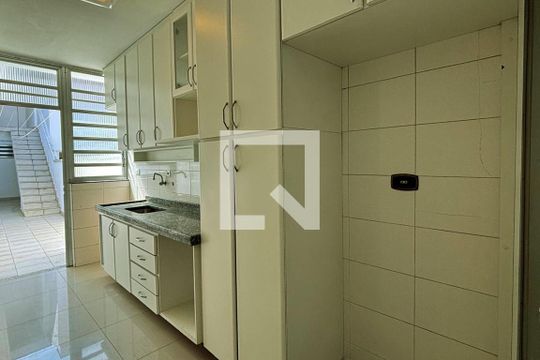 Cozinha de casa para alugar com 3 quartos, 135m² em Jardim Antares, São Bernardo do Campo