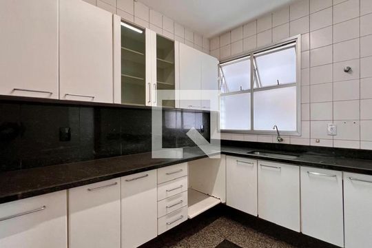 Cozinha de apartamento à venda com 3 quartos, 270m² em Gutierrez, Belo Horizonte