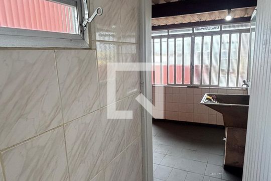 Área de Serviço 2 - Banheiro de casa para alugar com 2 quartos, 150m² em Vila Camilópolis, Santo André