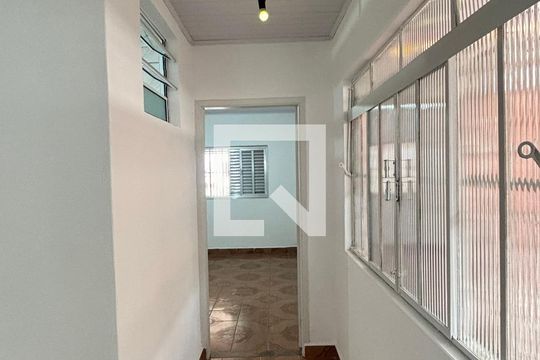 Corredor de casa para alugar com 2 quartos, 150m² em Vila Camilópolis, Santo André