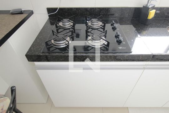Cozinha e Área de Serviço de apartamento para alugar com 2 quartos, 47m² em Santa Branca, Belo Horizonte
