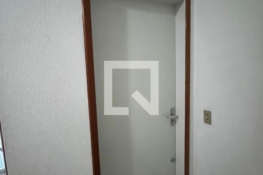 Entrada de apartamento para alugar com 2 quartos, 52m² em Serraria, São José
