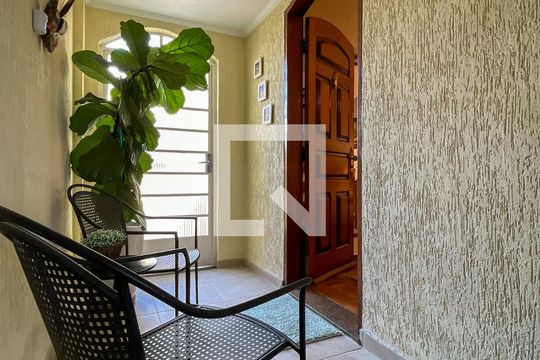 Entrada de casa à venda com 4 quartos, 195m² em Jardim Santo Elias, São Paulo