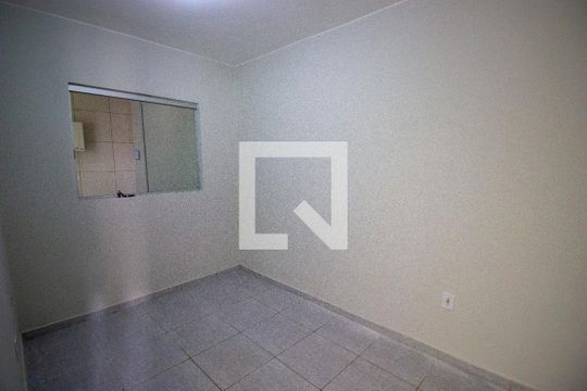 Quarto 2 de casa para alugar com 2 quartos, 48m² em Qnm 1, Brasília