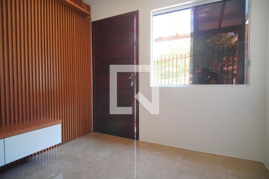 Sala de casa de condomínio à venda com 2 quartos, 100m² em Boa Vista, Novo Hamburgo