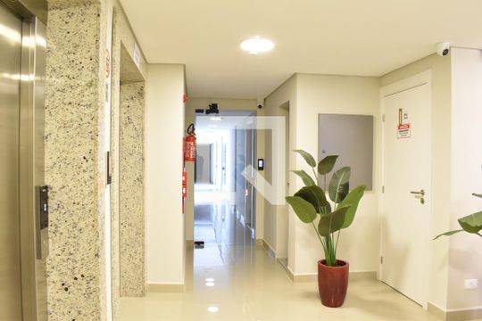Área comum de kitnet/studio para alugar com 1 quarto, 24m² em Centro, Curitiba