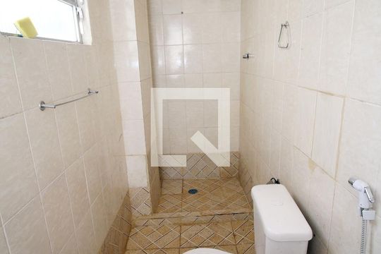 Banheiro de apartamento para alugar com 1 quarto, 70m² em Ramos, Rio de Janeiro