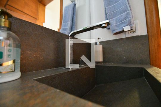 Lavabo de casa de condomínio à venda com 3 quartos, 364m² em Alphaville Dom Pedro, Campinas