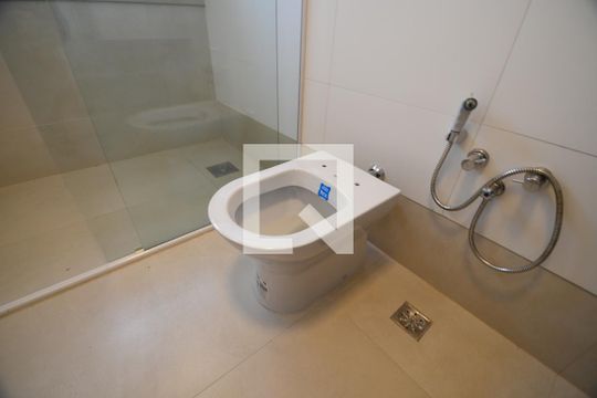Banheiro da Suíte 2 de casa de condomínio à venda com 3 quartos, 364m² em Alphaville Dom Pedro, Campinas