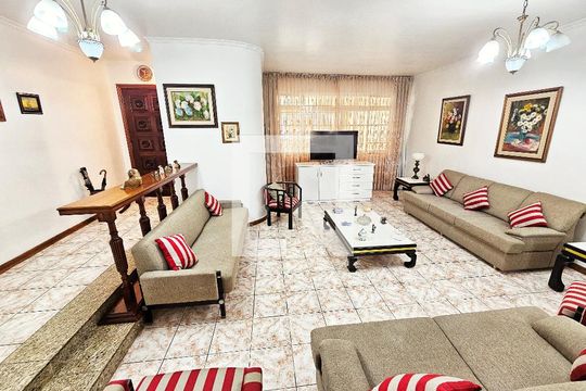 Casa à venda com 4 quartos, 324m² em Jardim Guanca, São Paulo
