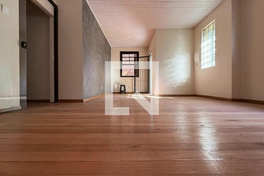 Sala de casa para alugar com 4 quartos, 300m² em Petrópolis, Porto Alegre